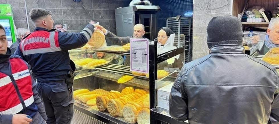 AK Parti Nizip İlçe Başkanı Yakup Karakuş Sahurda Fırın Ziyareti Yaptı