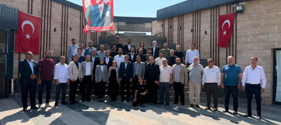 AK PARTİ NİZİP’TE DÜĞMEYE BASTI: YENİ PROJELER MASAYA YATIRILDI