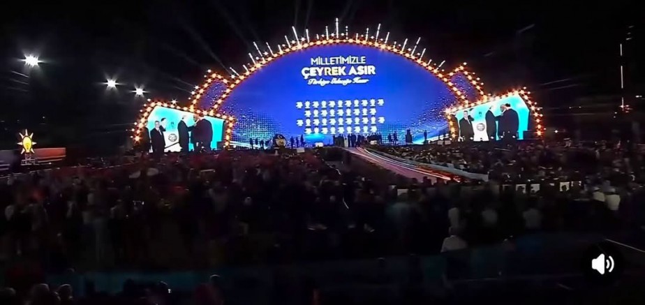 AK Parti’ye 3 milletvekili ve 7 belediye başkanı katıldı