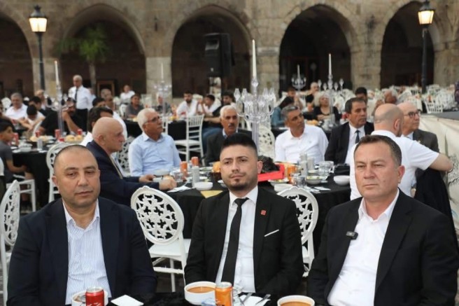 Başkan Ali Doğan, Payas’ta Küçükalioğulları Vakfı Buluşmasında Akrabalarıyla Bir Araya Geldi