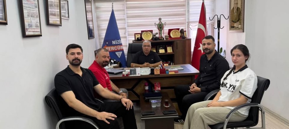 DÜNYA ŞAMPİYONU SPORCULARDAN NİZİP TERCÜMAN GAZETESİ’NE ANLAMLI PLAKET 