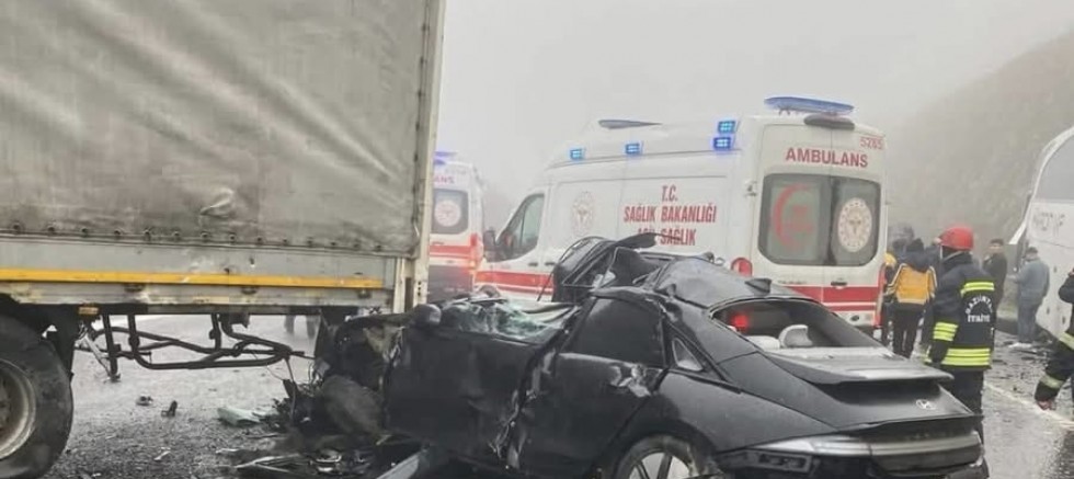 Gaziantep’te yoğun sis nedeniyle Gaziantep–Nizip TAG Otoyolu’nda Kaza 