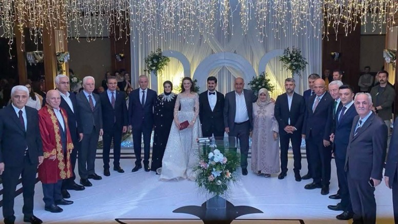 İstanbul Valisi Davut Gül’ün yeğeni Zeynep Beyza ile İlhan’ın düğün merasimi, seçkin davetli topluluğunun katılımıyla gerçekleştirildi.