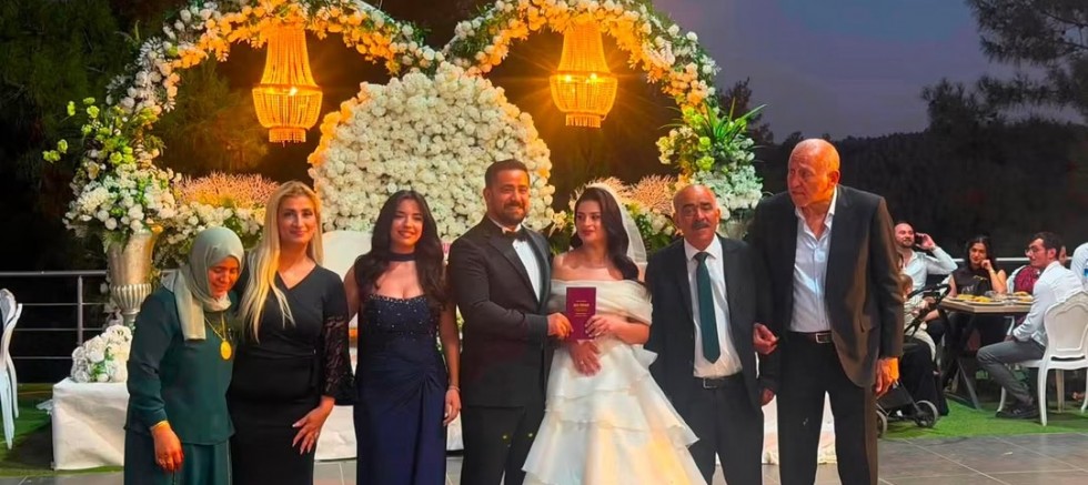 İYİ Parti Gaziantep Ailesi Bu Düğünde Buluştu! Emre Bildirici ve Emine Koruer’in Mutlu Günü! 