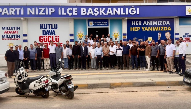 KILIÇPARLAR AİLESİ’NDEN AK PARTİ NİZİP İLÇE TEŞKİLATINA HAYIRLI OLSUN ZİYARETİ