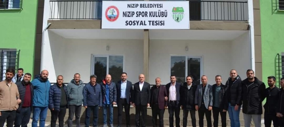 Kulübümüzün gelişimine önemli katkılar sağlayan ve Nizipspor’umuza kazandırılan tesis ile geleceğimize değer katan dönemin Belediye Başkanı Sayın Mehmet Sarı ile Başkanımız Sayın İlker Akpek’e teşekkürlerimizi sunarız. 