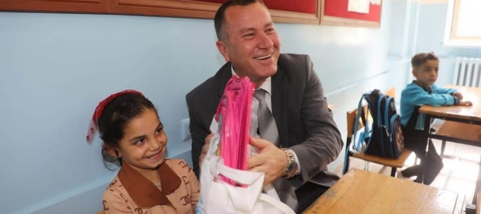 Nizip Belediye başkanı Ali Doğan”Yeni eğitim-öğretim yılının başlamasıyla birlikte, Kaymakamımız Sn. Osman Uğurlu ile okullarımızı ziyaret ederek öğrencilerimiz ve öğretmenlerimizle bir araya geldik.