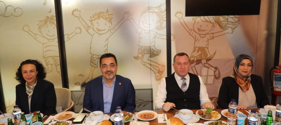 Nizip Belediyesi Meclis Üyeleri ve Aileleri İftar Programında Buluştu