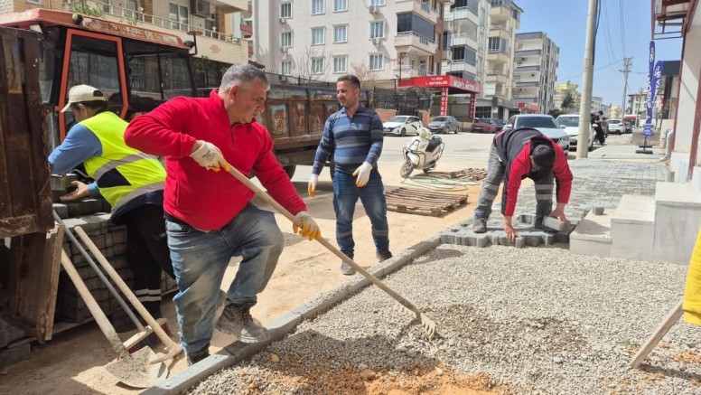 Nizip Belediyesi'nden yol ve kaldırım seferberliği