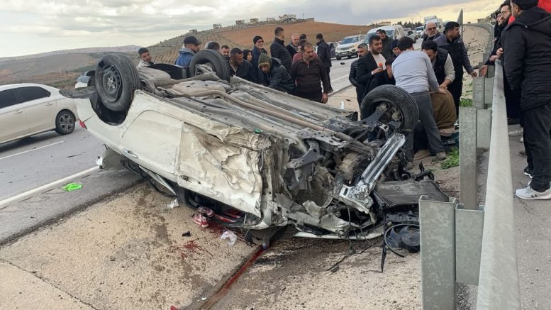 Nizip–Gaziantep Yolunda Tek Taraflı Kaza: Sürücü Yaralandı