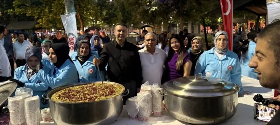Nizip Kaymakamı Osman Uğurlu’dan Vatandaşlara Aşure İkramı
