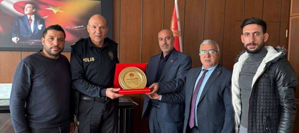 Nizip’te Emniyet ve Jandarma Teşkilatına Hizmet Plaketi