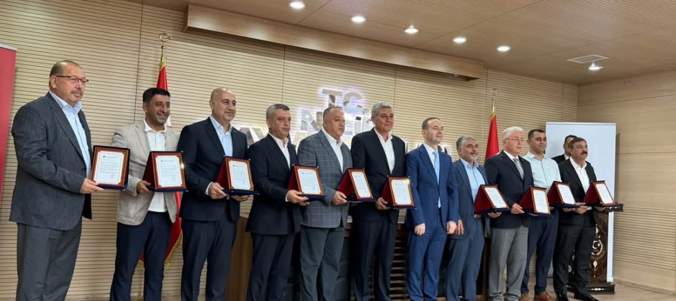 Nizip’te İş İnsanlarına TSK Güçlendirme Vakfı’na Katkılarından Dolayı Plaket