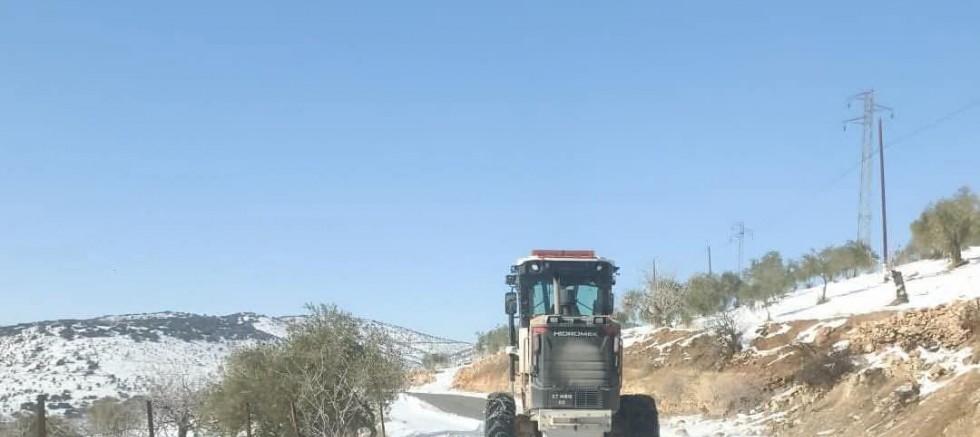 Nizip'te kar küreme ve tuzlama mesaisi sürüyor