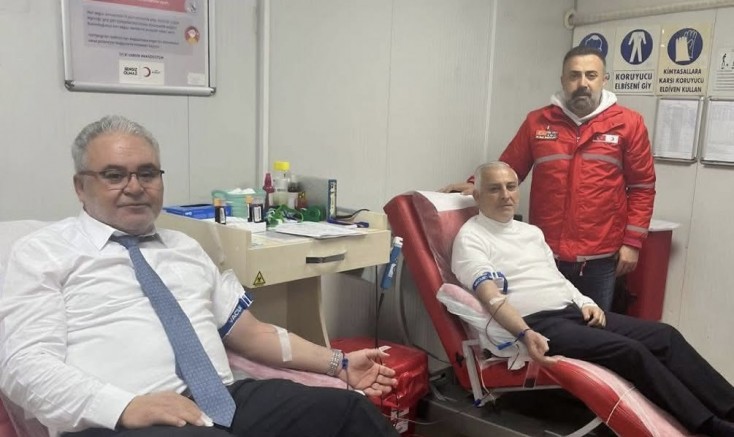 Nizip’te Kızılay Kan Bağışına Yoğun İlgi: Belediye Başkan Yardımcılarından Örnek Destek