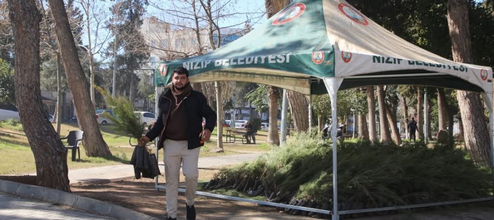 Nizip'te Ücretsiz 15 Bin Fidan Dağıtımı