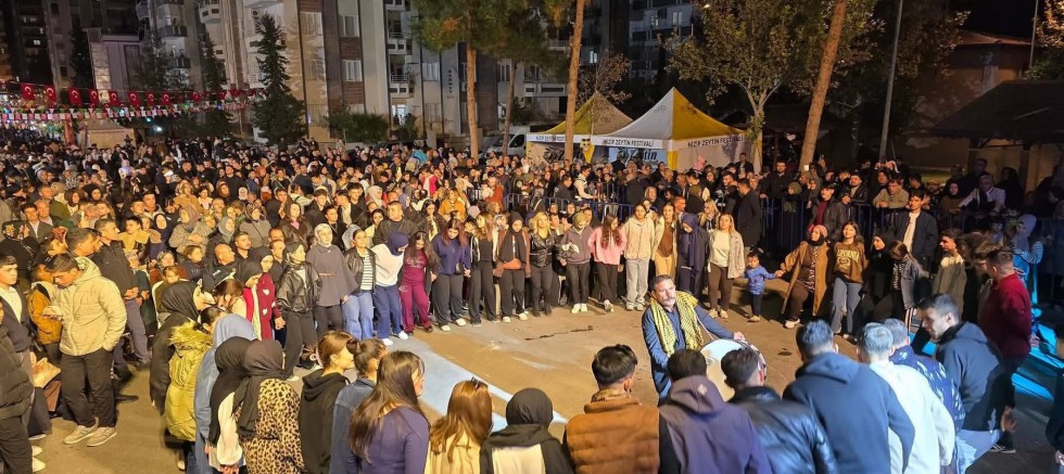 Nizip Zeytin Festivali’nde Urfa Sıra Geceleri Coşkusu