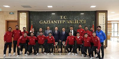 2025-2026 Sezonu Açık Alan Hokeyi Türkiye Şampiyonu olan Volkan Grup Spor olarak, kazandığımız şampiyonluk kupasını Sayın Valimize takdim etmenin onur ve gururunu yaşadık. 