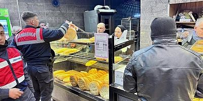 AK Parti Nizip İlçe Başkanı Yakup Karakuş Sahurda Fırın Ziyareti Yaptı