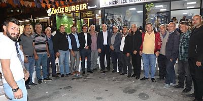 AK Parti Seçim Bürosu dolup taşıyor