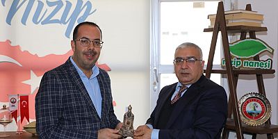 AVCI'DAN POLAT'A FENER FİGÜRLÜ PLAKET 