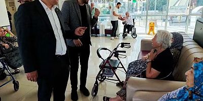 Babalar Günü kapsamında huzurevini ziyaret eden AK Parti Nizip İlçe Başkanı Fatih Altunses ve teşkilat mensupları, huzurevi sakinleriyle bir araya geldi