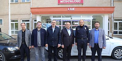 Belediye Başkanı Mehmet Sarı, Polis Haftası etkinlikleri kapsamında İlçe Emniyet Müdürlüğü’nü ziyaret etti.