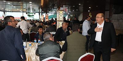 Belediye Başkanı Sarı işçilerle iftar yaptı