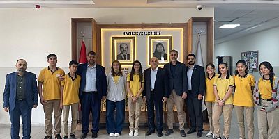 Nizip Ahmet Asya Sarı Anadolu Lisesi’nde düzenlenen TÜBİTAK Bilim Fuarı’na, Adalet ve Kalkınma Partisi 22., 23. ve 24. dönem milletvekilimiz ve bir dönem belediye başkanlığı yapan değerli dostum ve üstadım da katılım sağladı