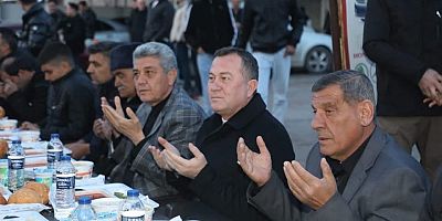 Nizip CHP Gençlik Kolları Başkanı Ahmet Yaldız İftar Yemeğinde partili partisiz dostlarıyla Buluştu