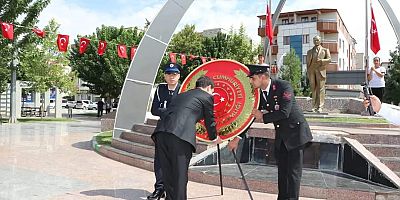 NİZİP’TE 30 AĞUSTOS ZAFER BAYRAMI COŞKUSU: ATATÜRK ANITI’NA ÇELENK SUNULDU