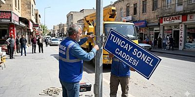 ÖYLE BİR  DÜNYA Kİ ,DÜNE KADAR BAŞTACISIN,SONRA BAŞAŞAĞISIN